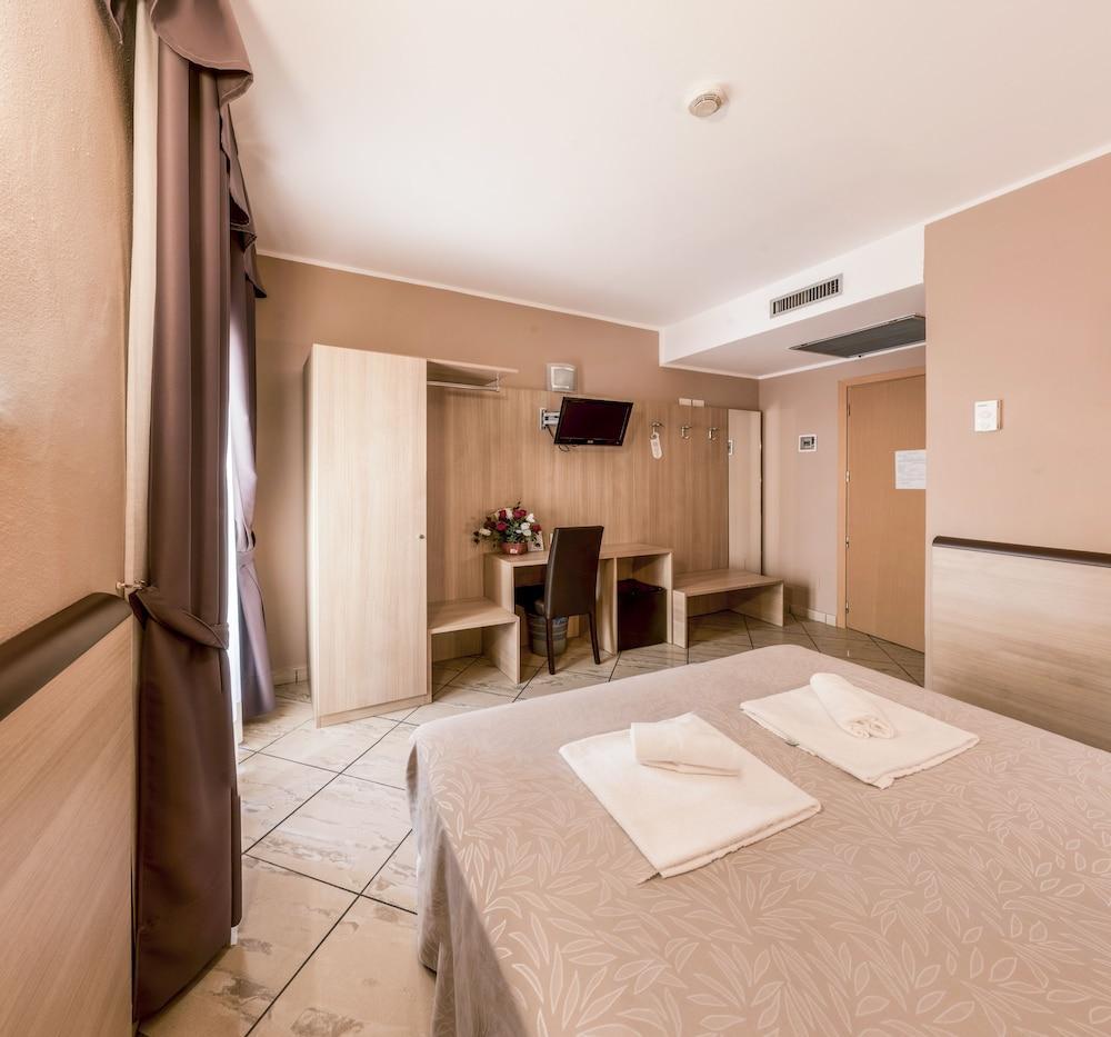 Hotel Brianza Милано Екстериор снимка