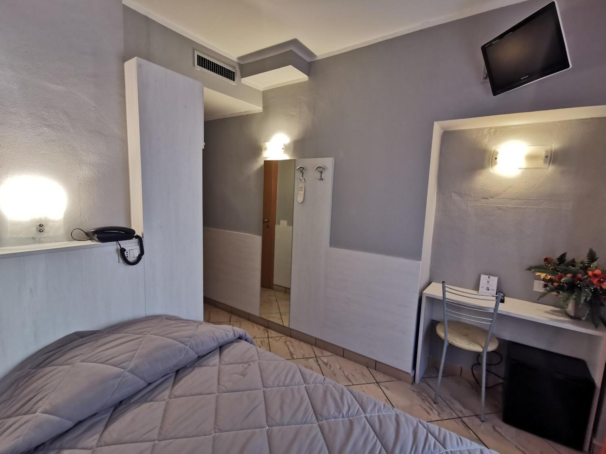 Hotel Brianza Милано Екстериор снимка