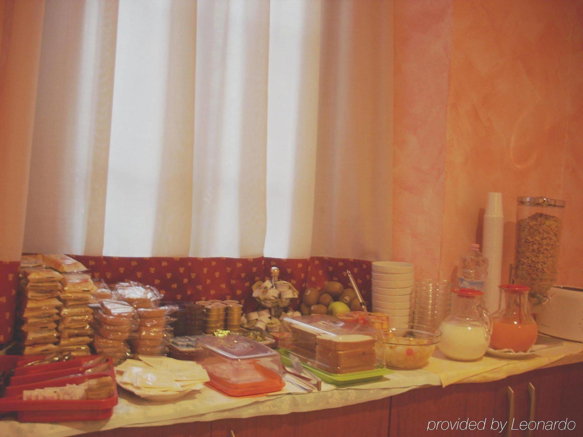 Hotel Brianza Милано Ресторант снимка