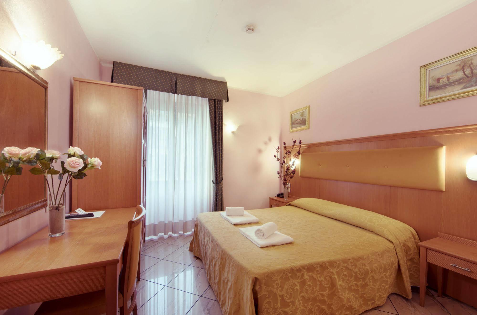 Hotel Brianza Милано Екстериор снимка