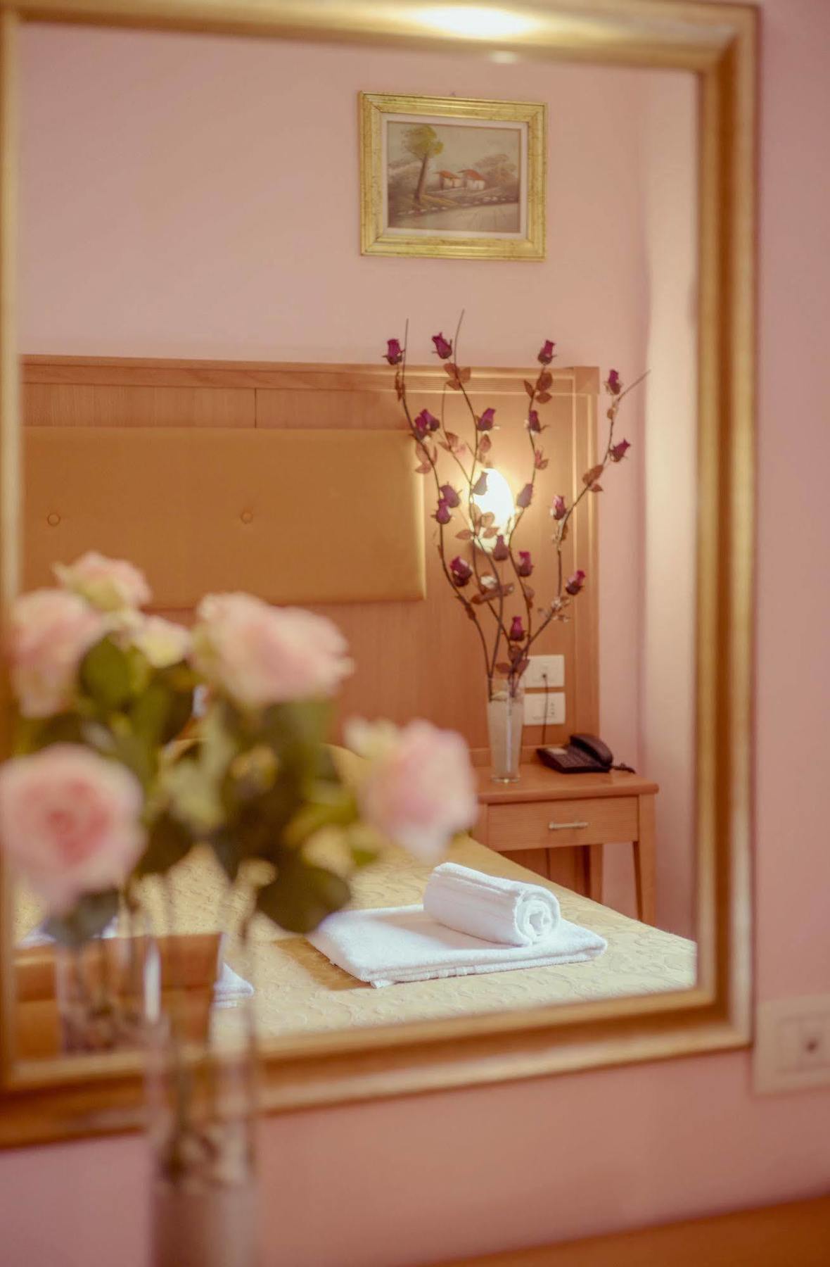 Hotel Brianza Милано Екстериор снимка